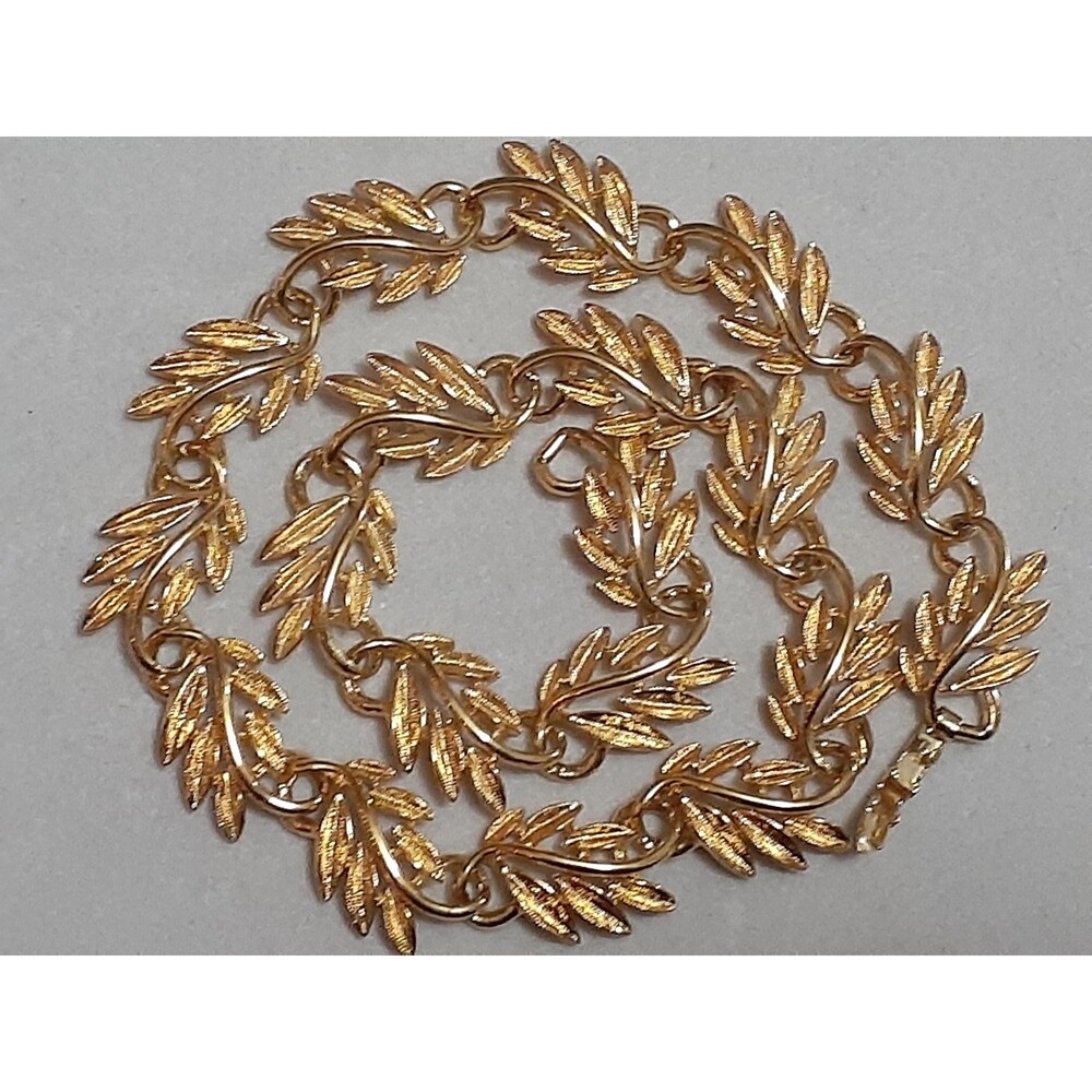 Napier vintage leaf motif gold tone link necklace 16.5"
